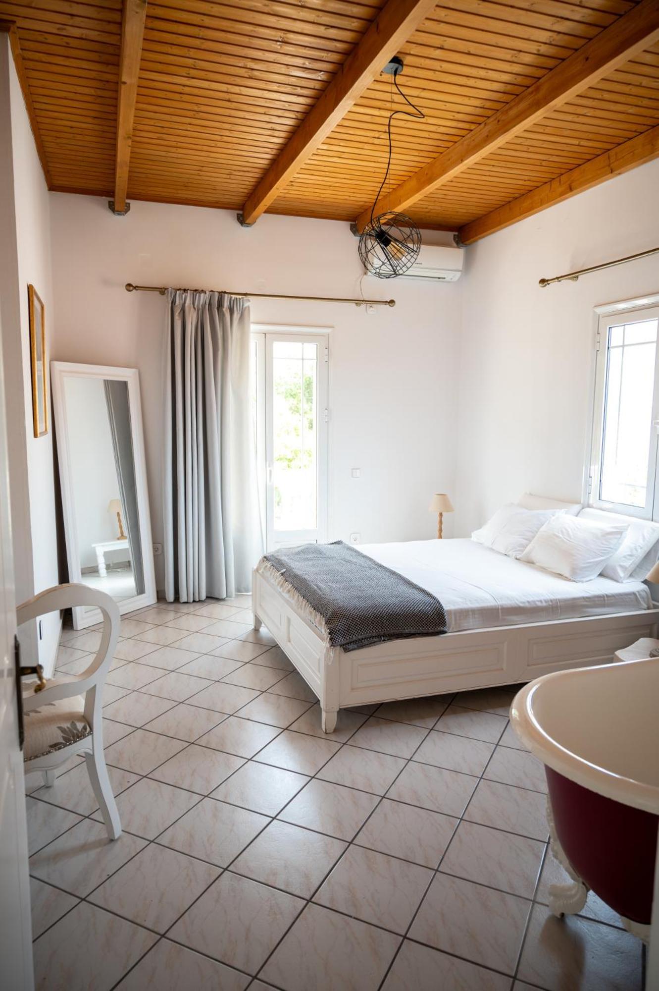 Koukouapartments & Suites Vathí Kültér fotó